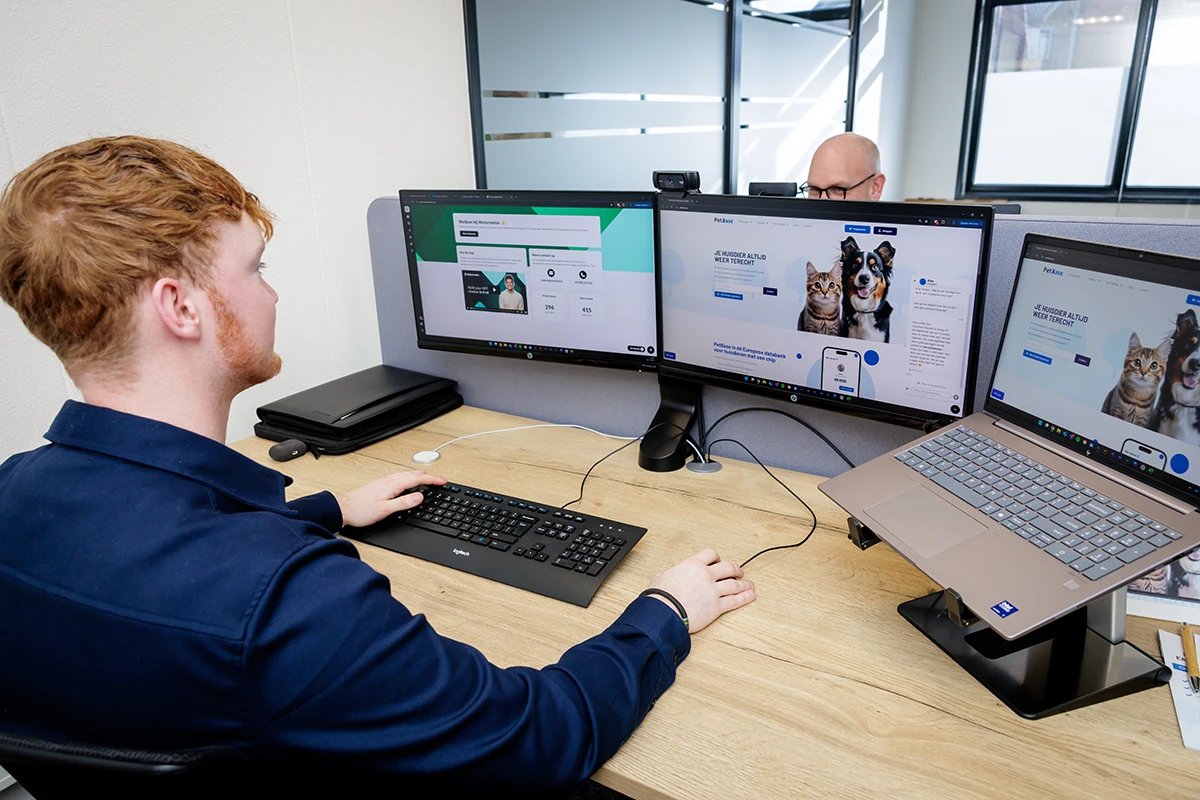 Office PetBase Office PetBase